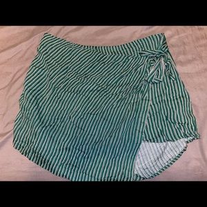 Green, black and white skort